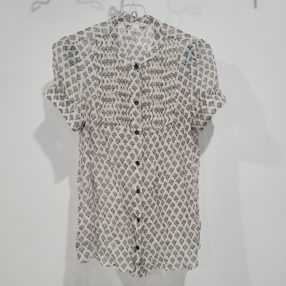 Banana Republic Button Down Short Sleeve Shirt / Size Petite M